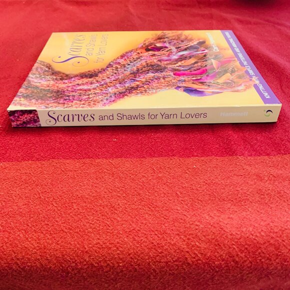 Scarves and Shawls for Yarn Lovers Book Hardcover Illustrated Crafts Knitting - Picture 10 of 13